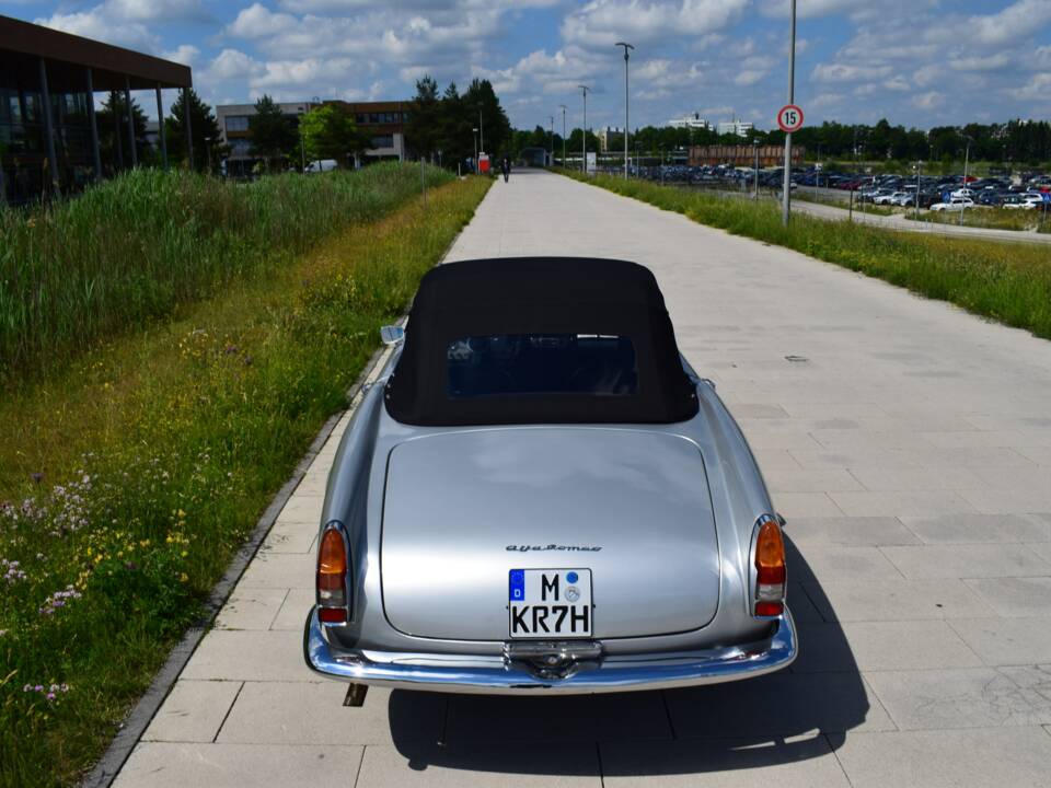 Image 5/18 de Alfa Romeo 2000 Spider (1960)