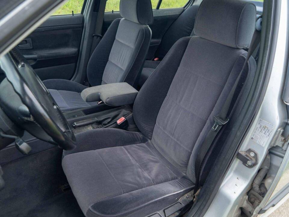 Image 29/40 de BMW 320i (1994)