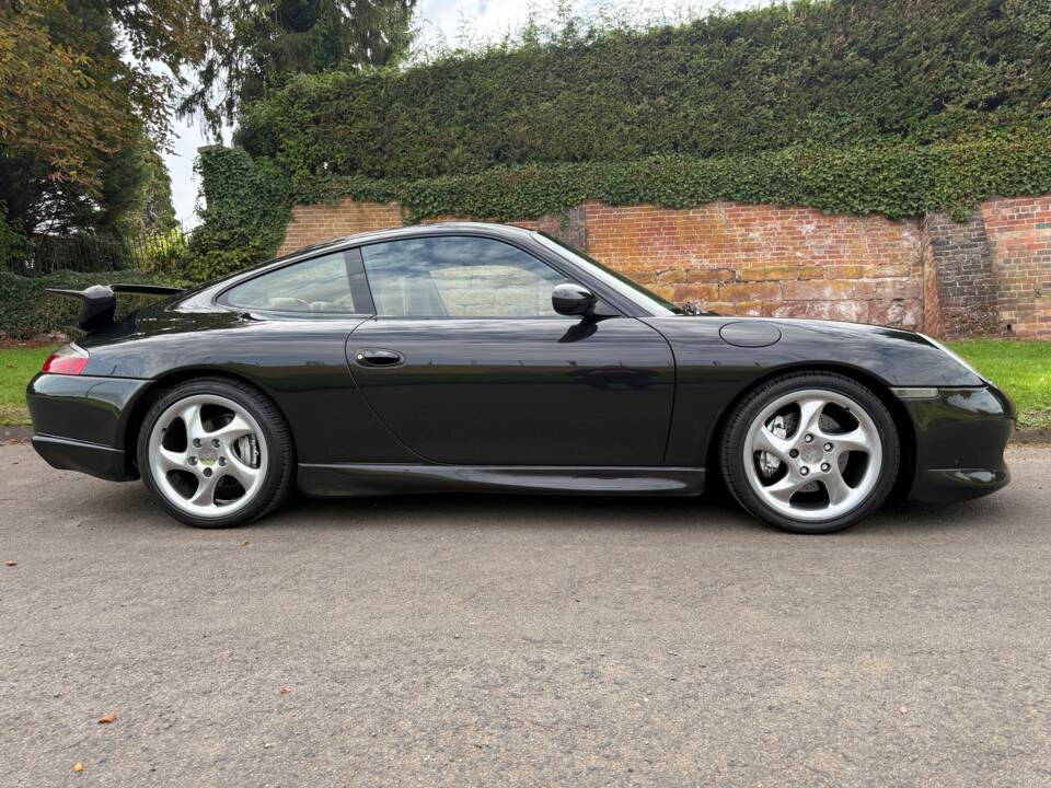 Image 2/30 of Porsche 911 Carrera 4 &quot;Millenium-Edition&quot; (2000)