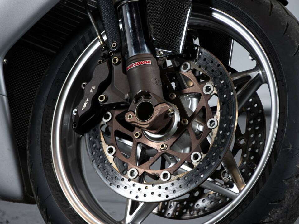 Image 31/50 de MV Agusta DUMMY (2004)