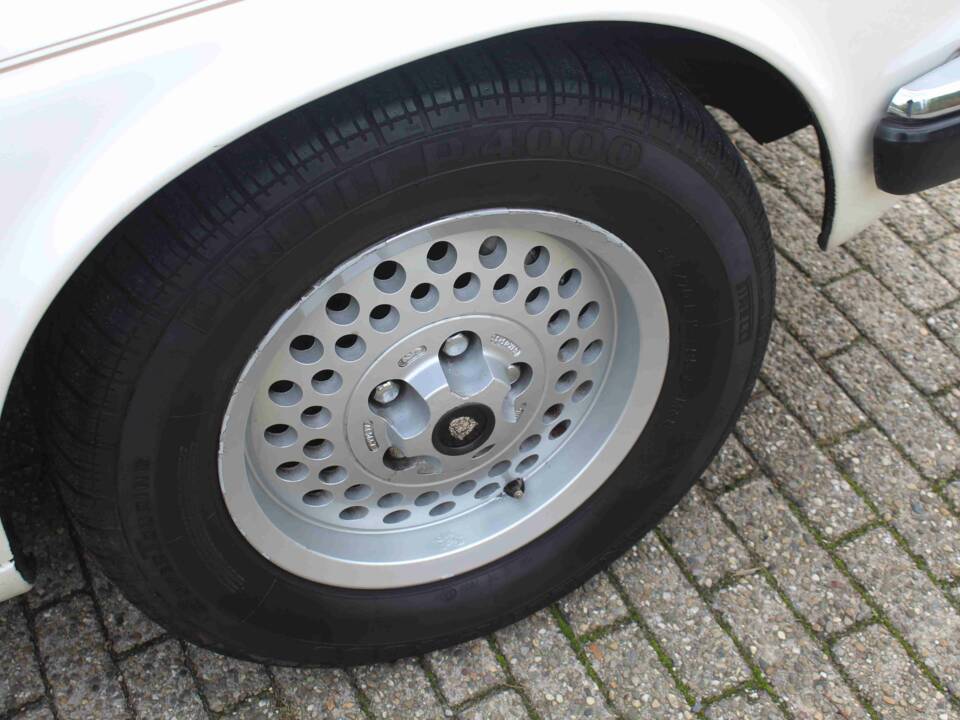 Bild 25/68 von Jaguar XJ 6 4.2 (1985)