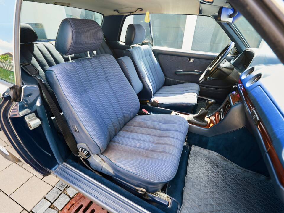Bild 74/99 von Mercedes-Benz 230 CE (1983)