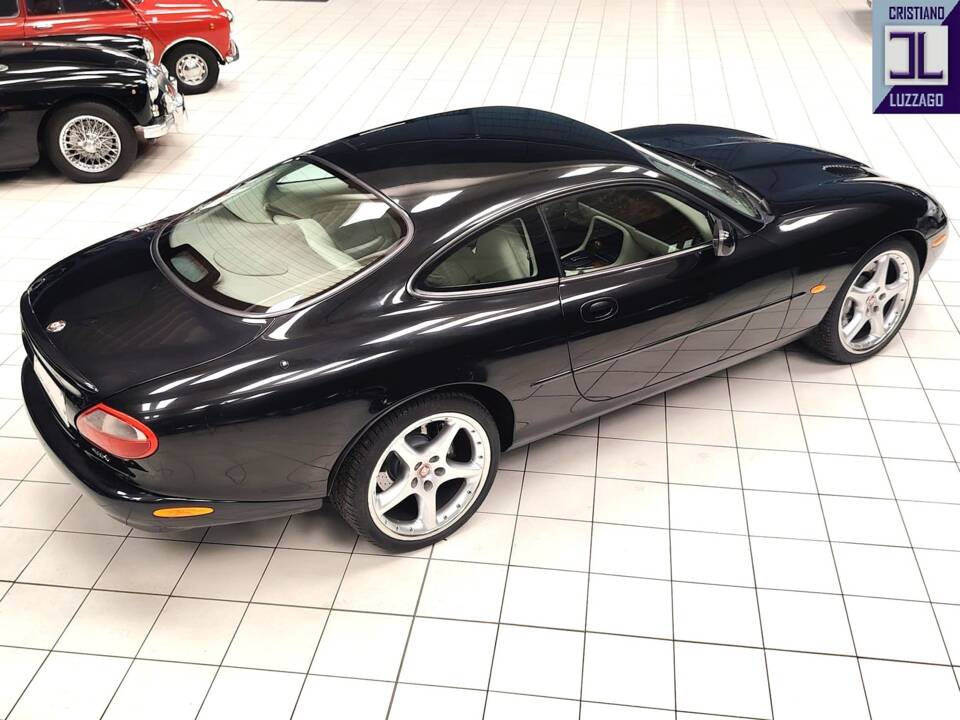 Bild 8/65 von Jaguar XKR (1998)