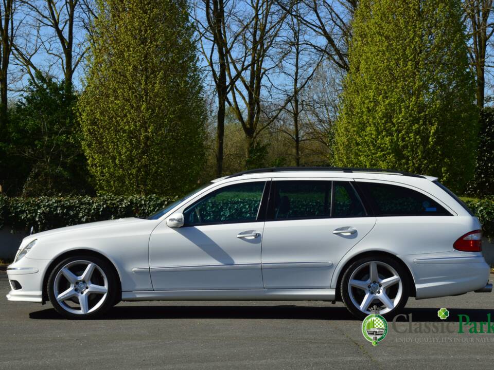 Image 9/50 of Mercedes-Benz E 500 T (2004)