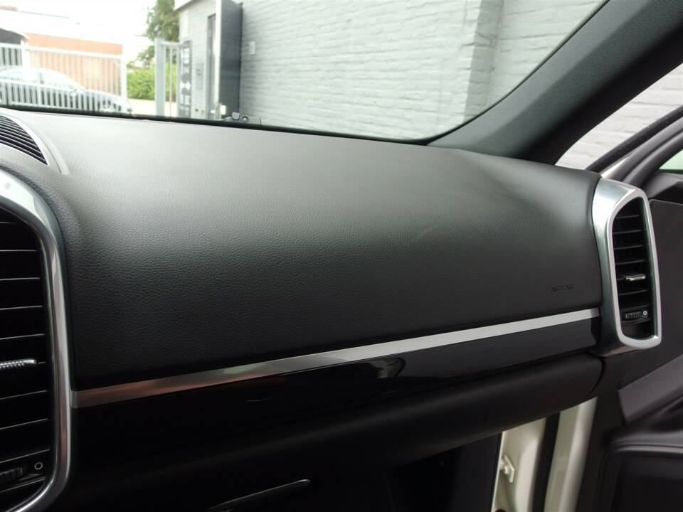 Bild 63/99 von Porsche Cayenne S (2010)