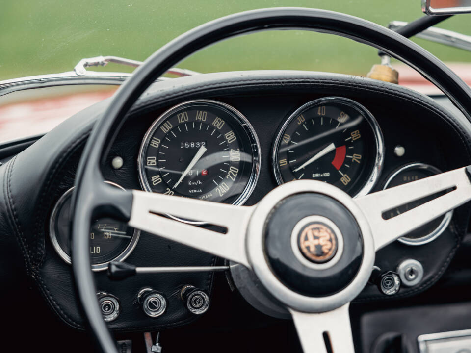 Immagine 18/65 di Alfa Romeo 2600 Spider (1966)