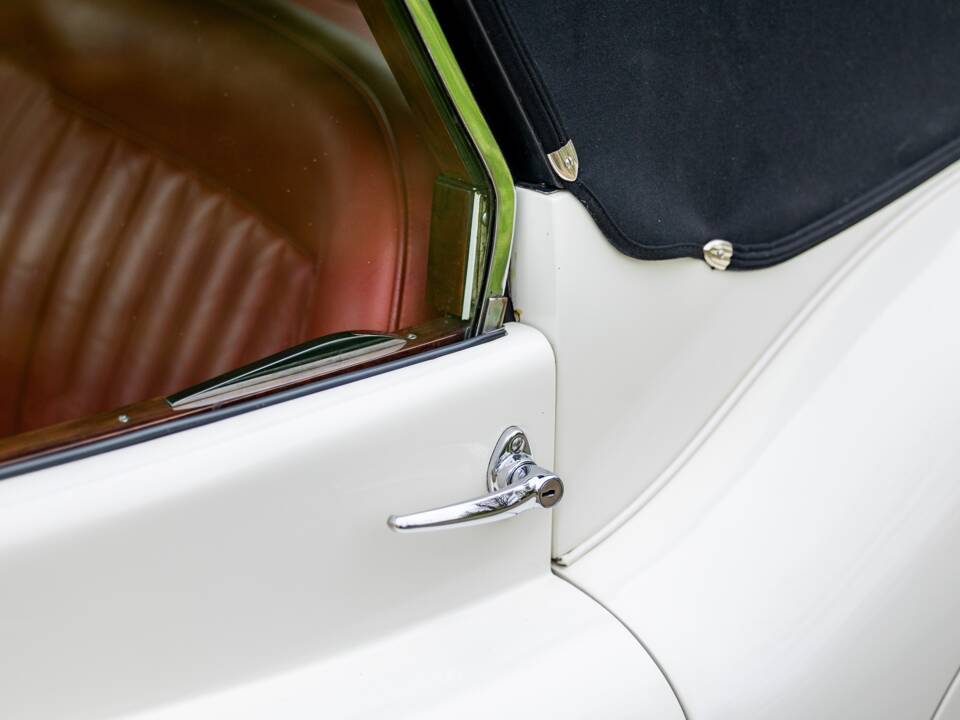 Image 25/50 of Jaguar XK 120 DHC (1953)