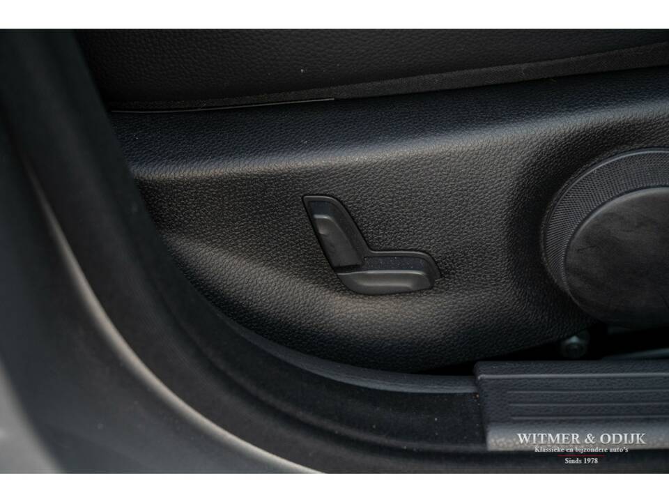 Imagen 32/40 de Mercedes-Benz C 63 AMG T (2009)