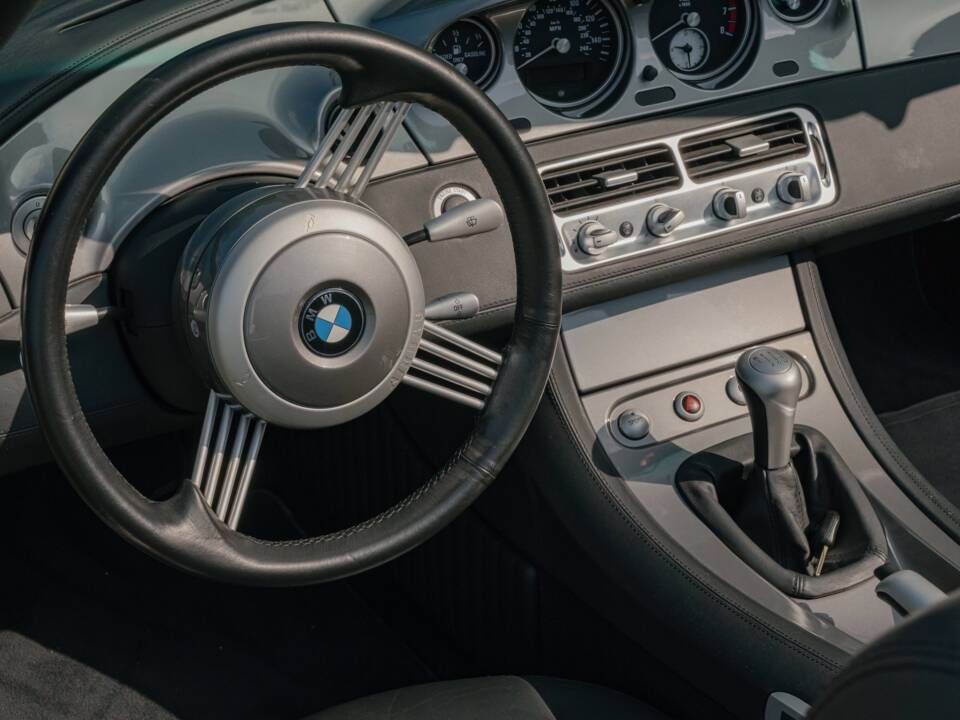 Image 103/185 of BMW Z8 (2001)