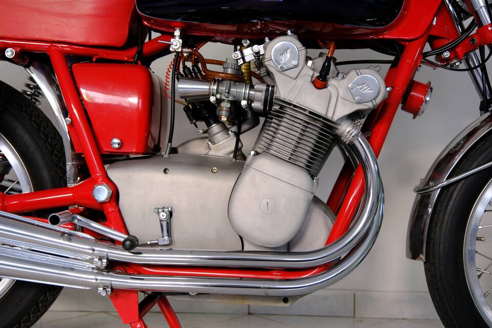 Image 7/99 of MV Agusta 750 Sport (1971)