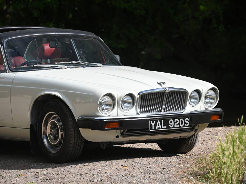 Image 13/20 de Jaguar XJ 6 L 4.2 (1978)