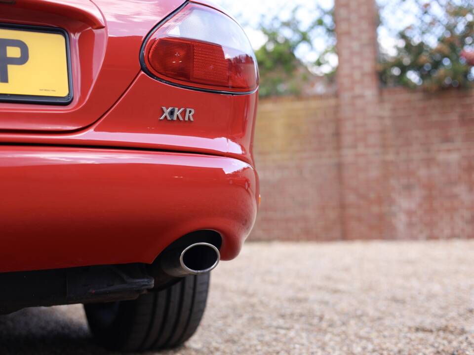 Image 32/50 de Jaguar XKR (2000)