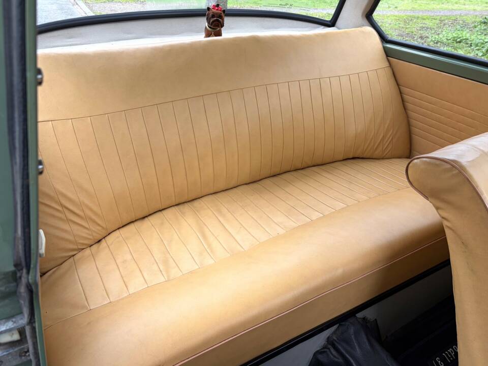Image 6/24 of DAF Daffodil 31 (1964)