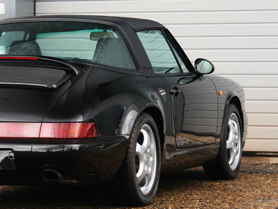 Image 21/57 of Porsche 911 Carrera 4 (1992)