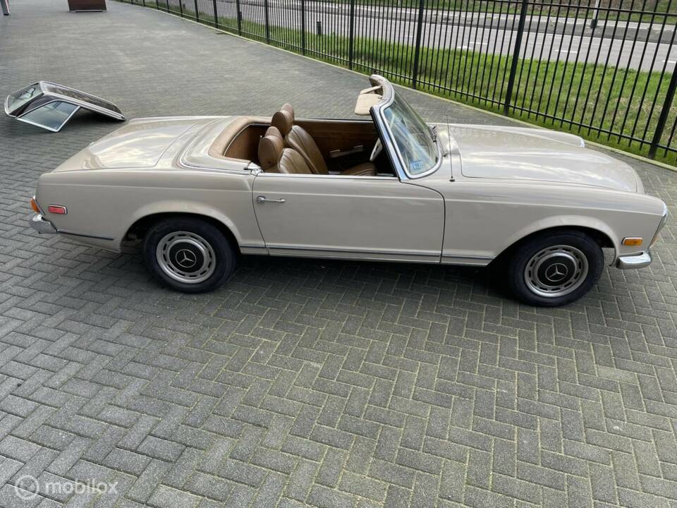Afbeelding 5/20 van Mercedes-Benz 280 SL (1970)