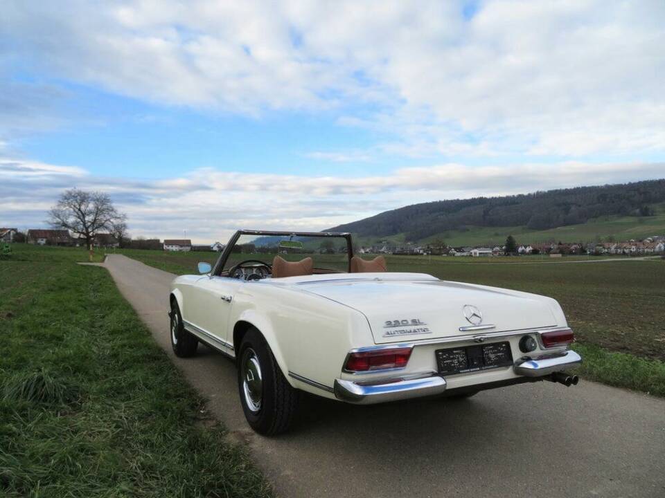 Image 2/17 of Mercedes-Benz 230 SL (1966)