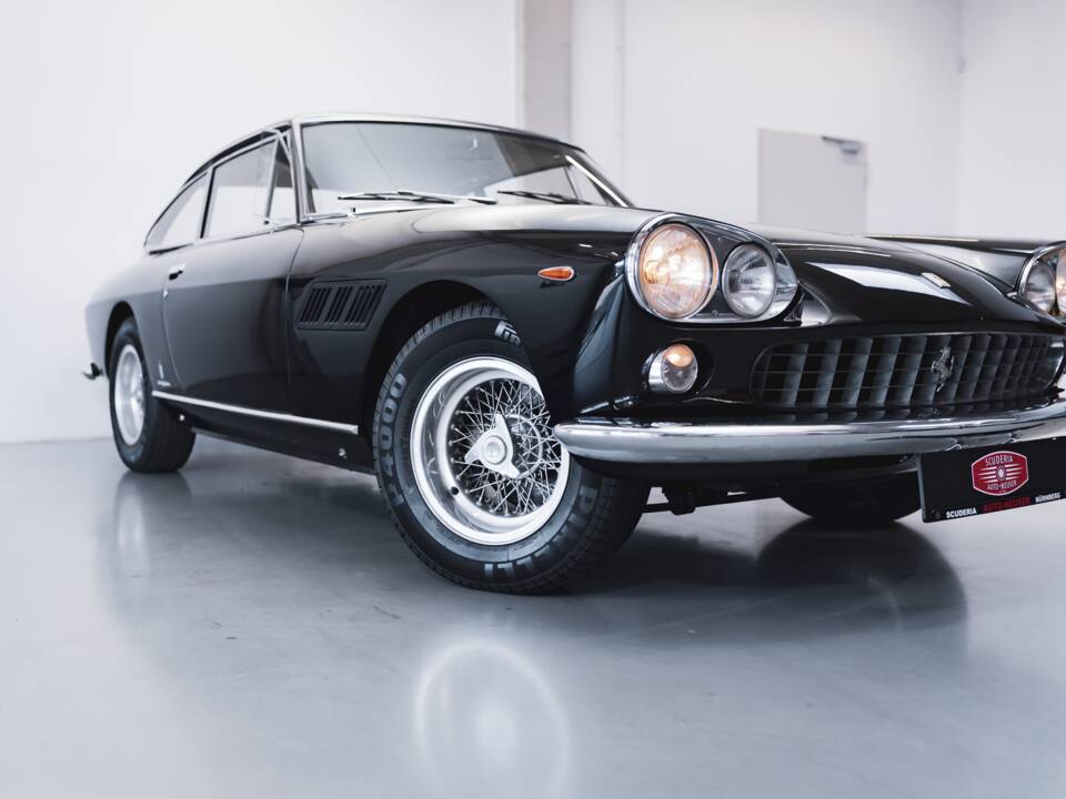 Image 29/100 of Ferrari 330 GT 2+2 (1965)
