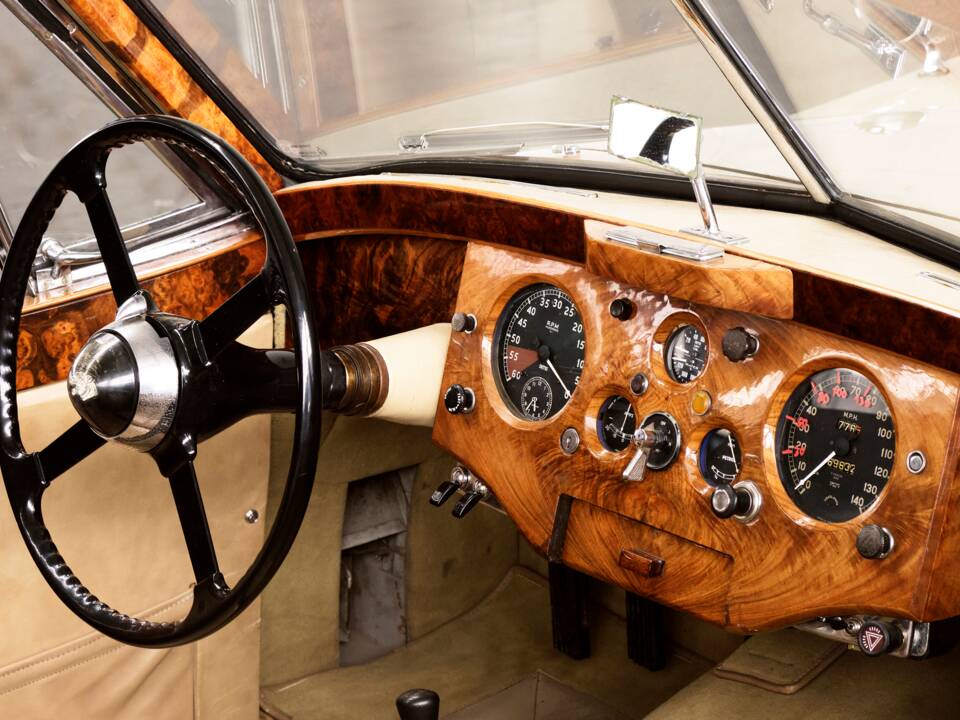 Image 39/50 de Jaguar XK 120 DHC (1953)