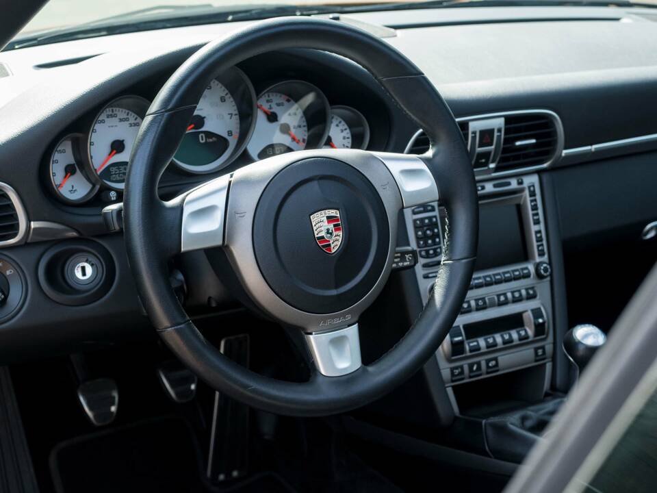 Image 17/34 de Porsche 911 Targa 4S (2008)