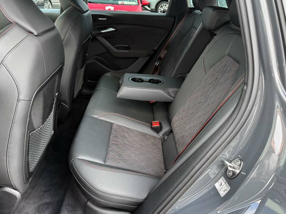 Image 10/15 of Audi Q6 e-tron quattro (2024)