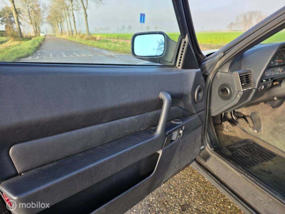 Bild 22/42 von Alfa Romeo 164 2.0i V6 Turbo (1992)