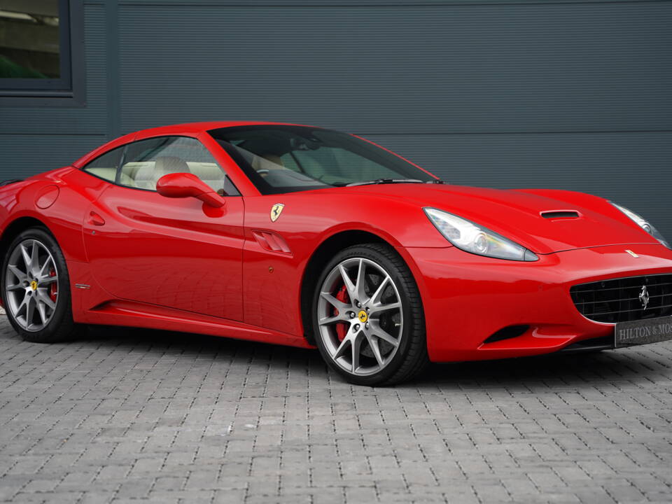 Image 23/50 of Ferrari California (2010)