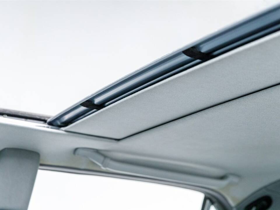 Image 18/19 of Mercedes-Benz 300 SE (1990)