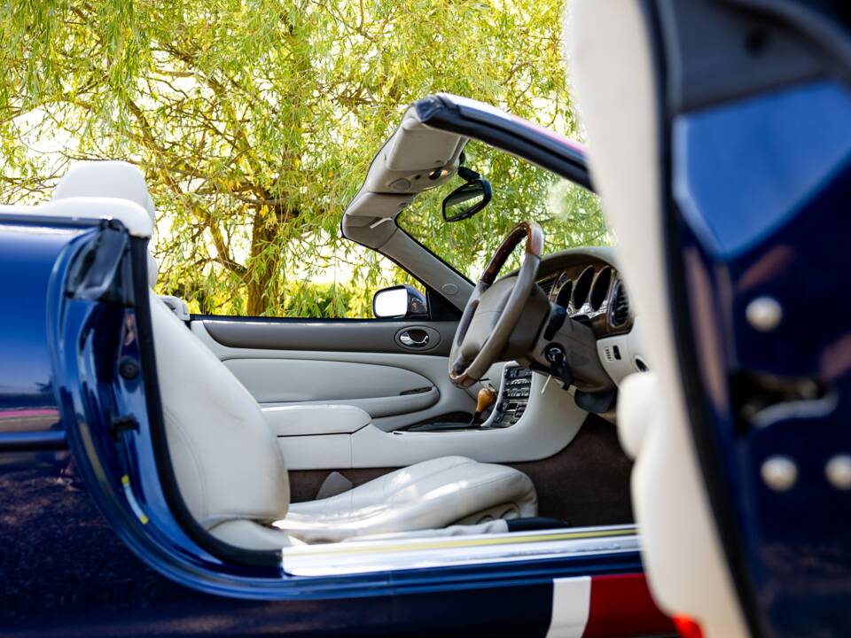 Immagine 26/42 di Jaguar XK8 4.0 (2001)