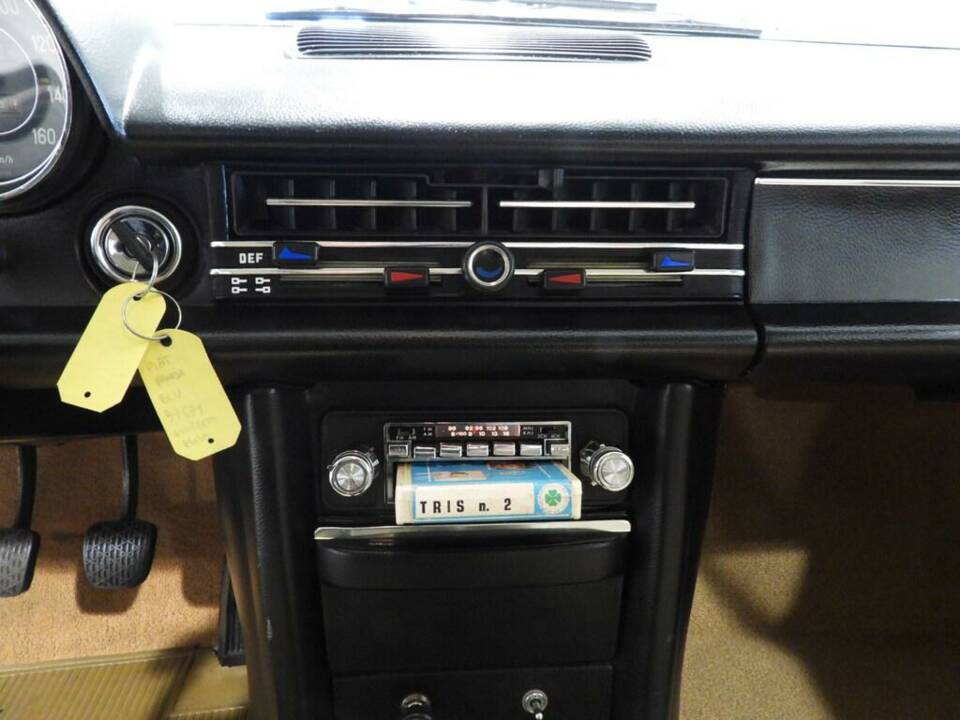 Bild 8/15 von Mercedes-Benz 200 D (1972)