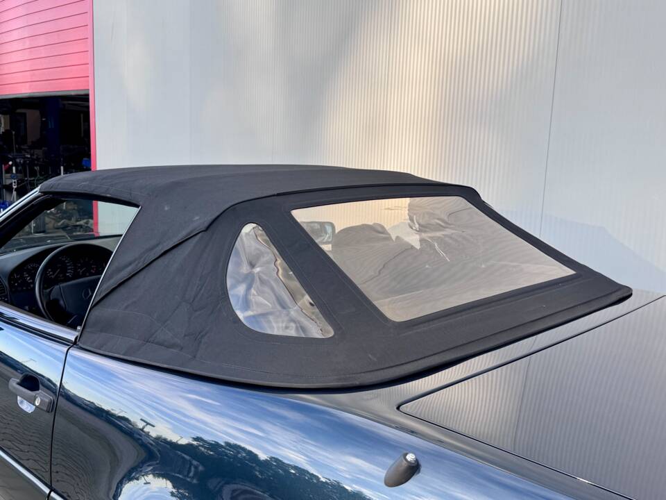 Image 6/49 de Mercedes-Benz SL 500 (1997)