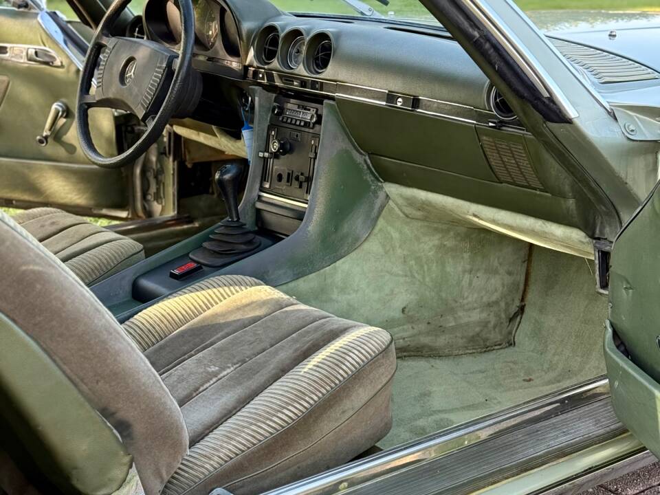 Image 16/22 of Mercedes-Benz 350 SLC (1972)