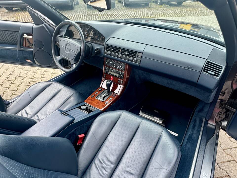 Image 21/56 de Mercedes-Benz SL 500 (1995)