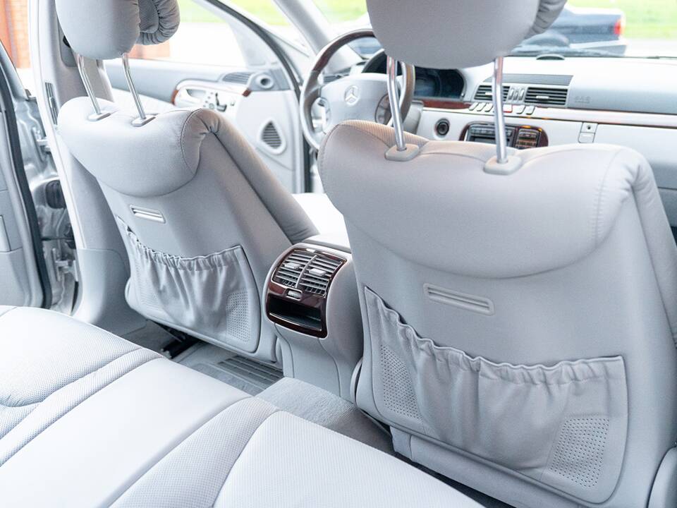 Image 30/45 of Mercedes-Benz S 55 AMG (2000)