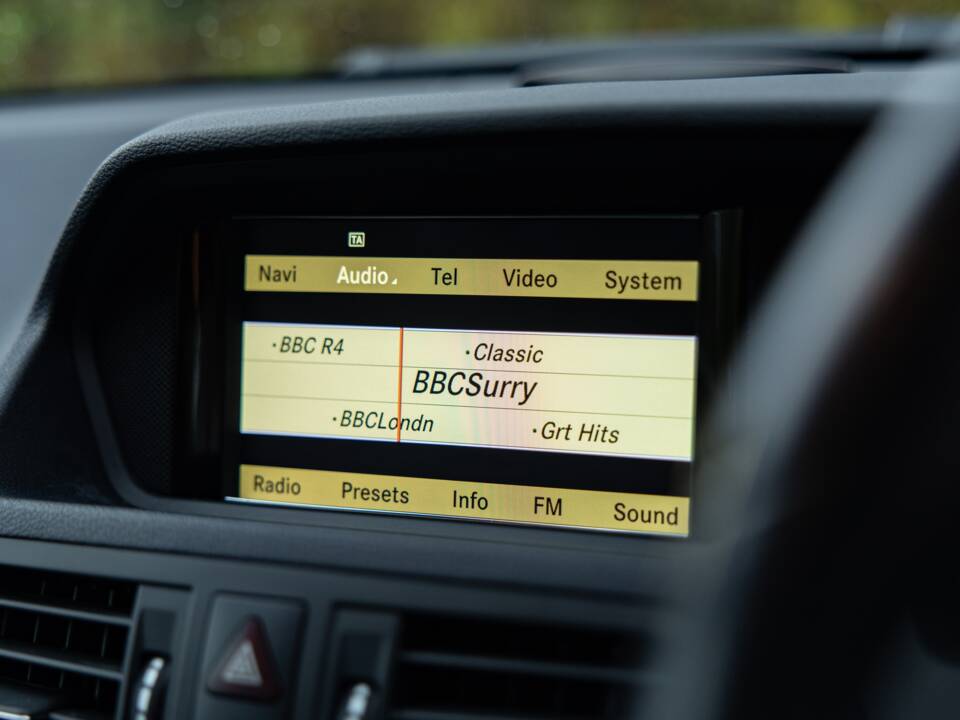 Bild 24/44 von Mercedes-Benz E 500 (2010)