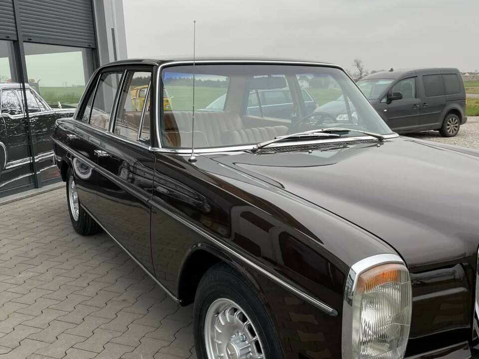 Bild 2/25 von Mercedes-Benz 200 (1969)
