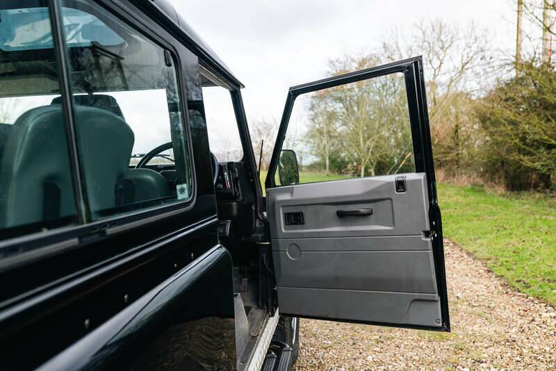 Immagine 50/50 di Land Rover Defender 90 Td5 (2002)