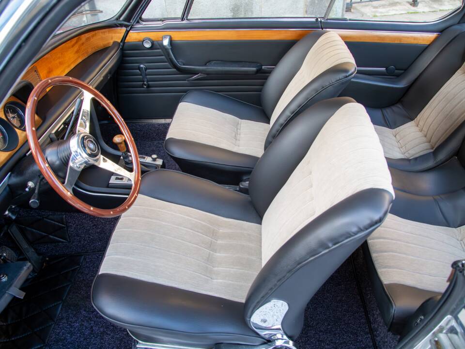 Image 23/56 of BMW 2800 CS (1969)