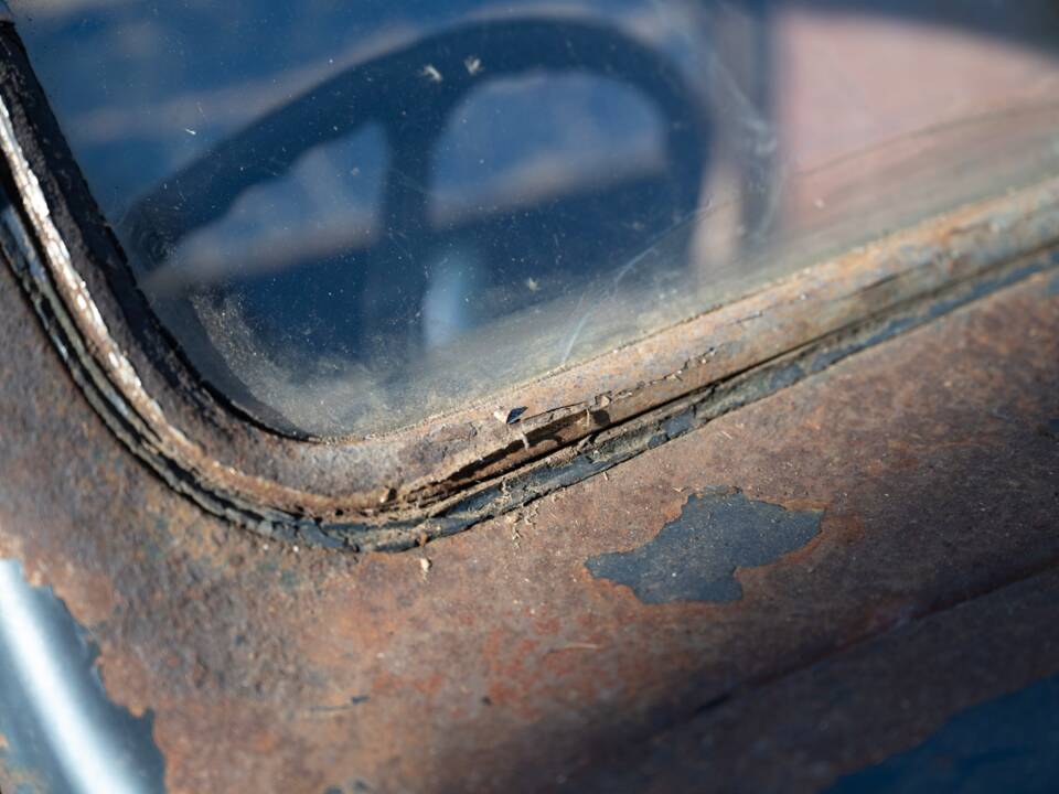 Image 54/134 of Ford V8 (1937)