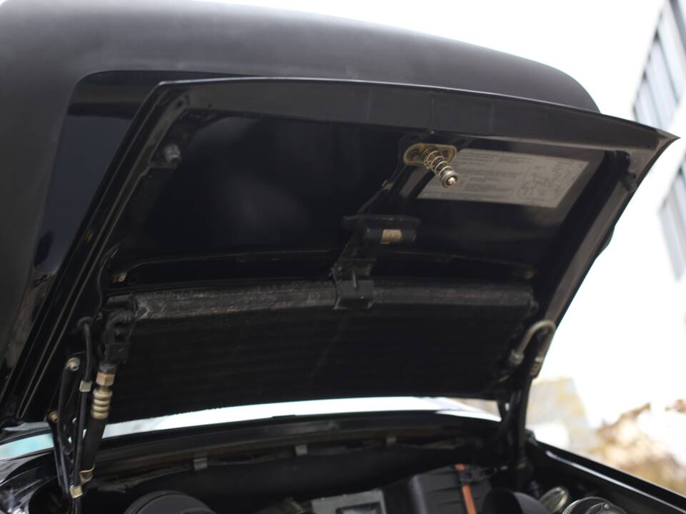 Image 16/43 of Porsche 911 Carrera 3.2 (1985)