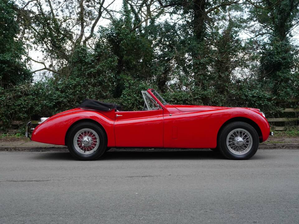 Image 7/20 of Jaguar XK 120 DHC (1954)