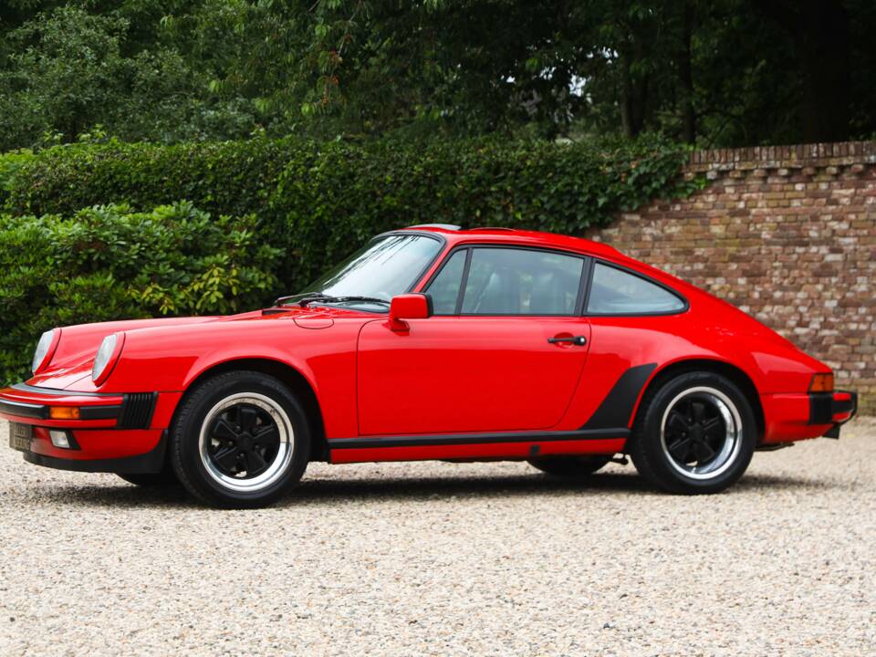 Image 17/50 of Porsche 911 Carrera 3.2 (1988)