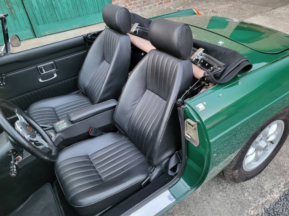 Image 20/58 of MG MGB (1971)