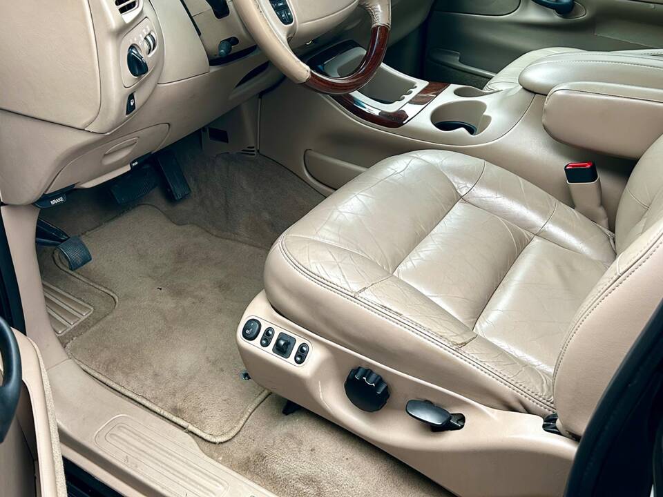 Bild 8/17 von Lincoln Navigator (1998)