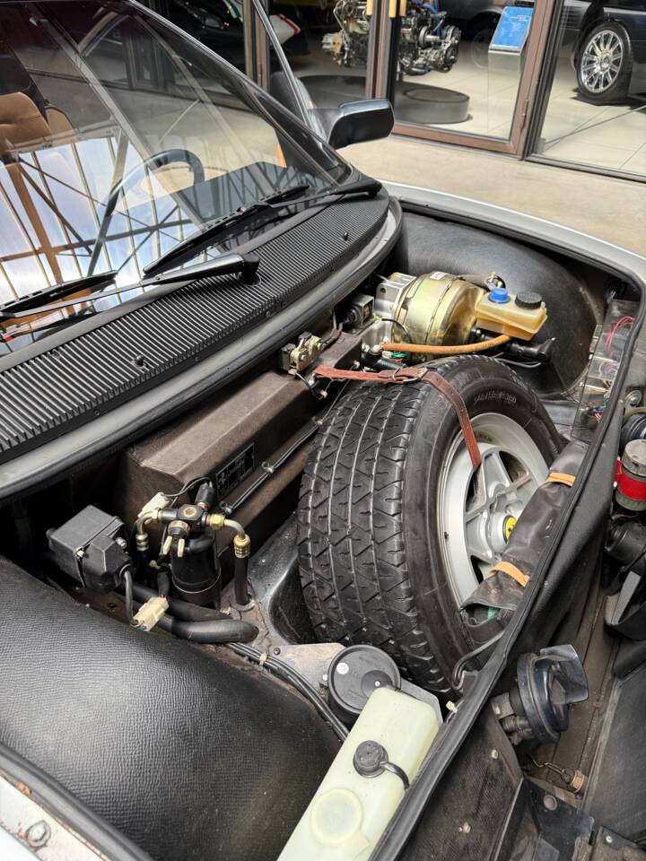 Image 21/23 of Ferrari Mondial Quattrovalvole (1985)