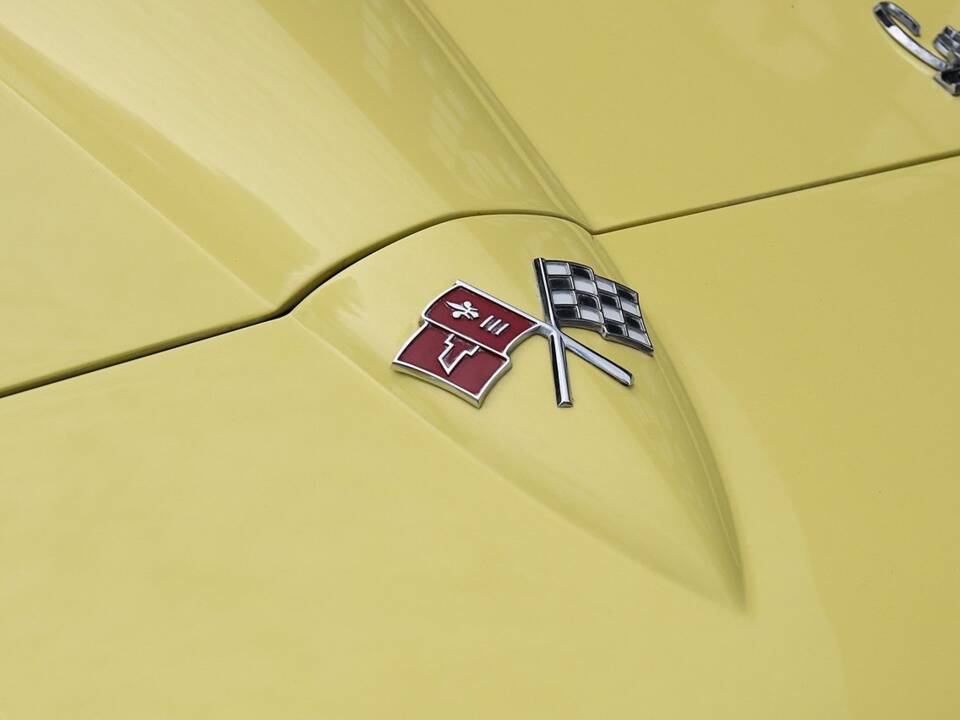 Image 11/40 of Chevrolet Corvette Sting Ray Convertible (1966)