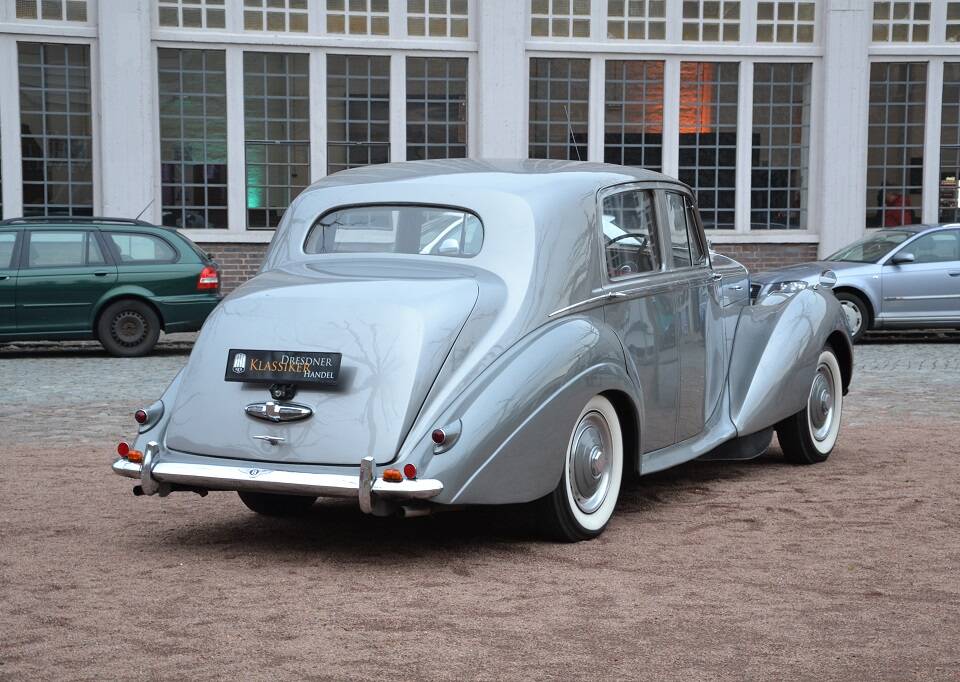 Image 8/23 of Bentley R-Type (1953)