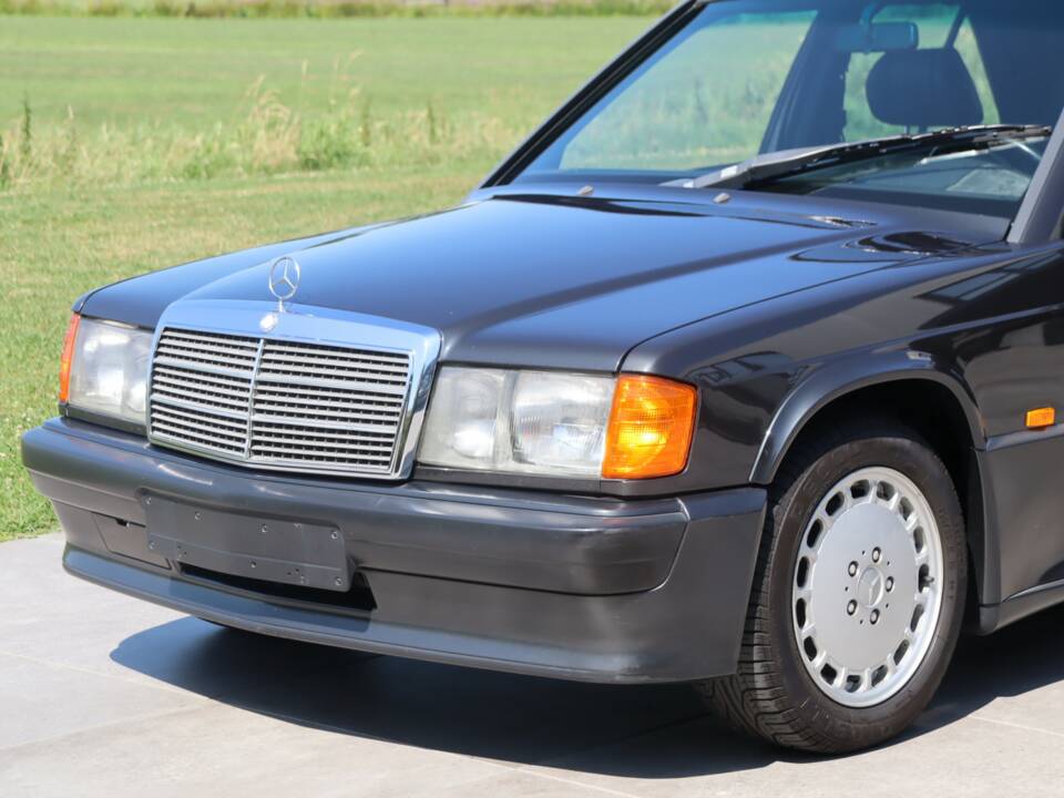Immagine 23/50 di Mercedes-Benz 190 E 2.3-16 (1986)