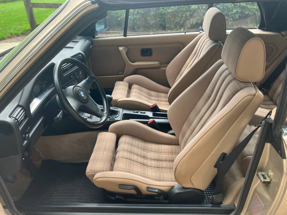 Image 8/17 of BMW 320i (1990)
