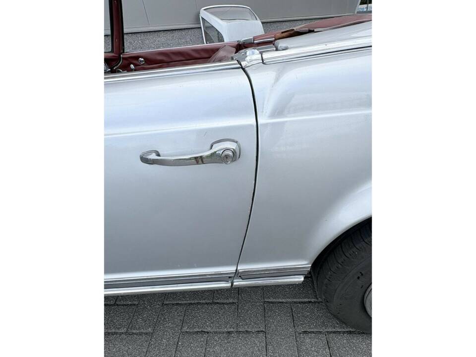 Image 26/50 of Mercedes-Benz 230 SL (1966)