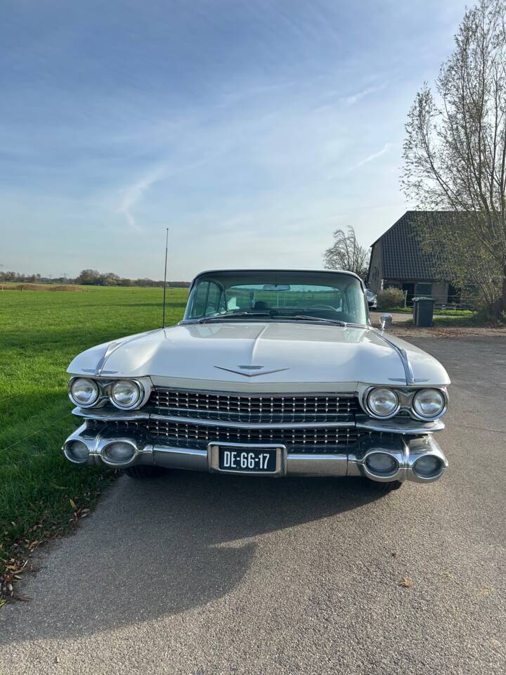 Image 33/56 of Cadillac Sedan DeVille (1959)